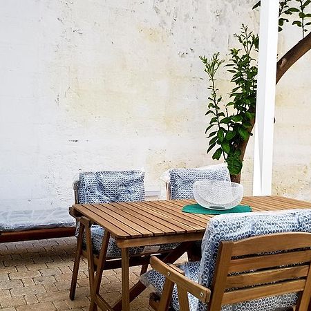 Borgo Guesthouse Монополі Екстер'єр фото